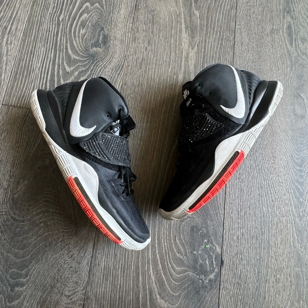Nike Basketball Kyrie 6 in Black/White Size 11